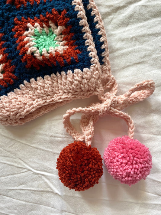 Poppy hand knitted Bonnet- Green Stars- Kid 6/ 10T