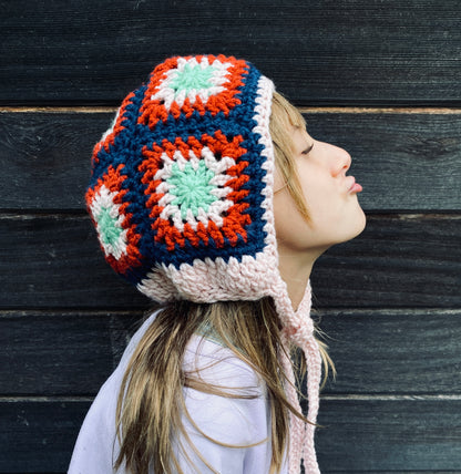 Poppy hand knitted Bonnet- Green Stars- Kid 6/ 10T